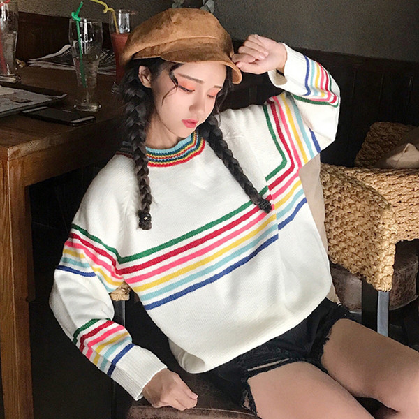 Γυναικείο πουλόβερ με χρωματιστές λωρίδες και κολάρο σε σχήμα O