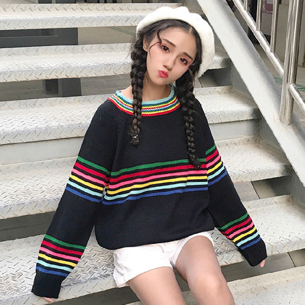 Γυναικείο πουλόβερ με χρωματιστές λωρίδες και κολάρο σε σχήμα O