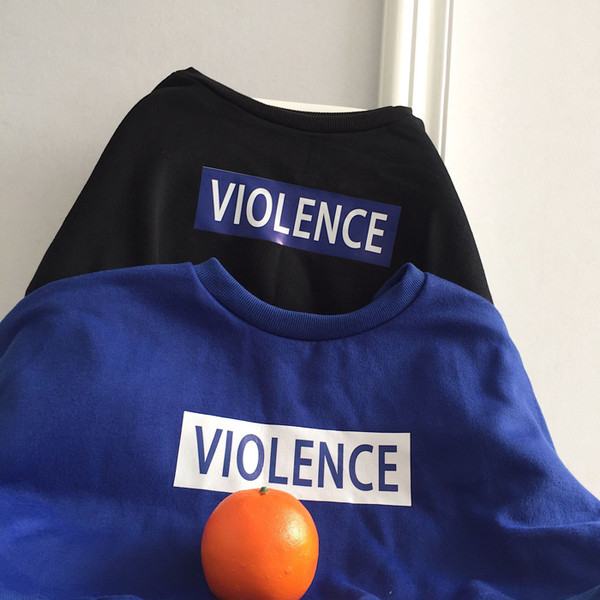 Γυναικείο φούτερ κοντοό σε μαύρο και μπλε χρώμα