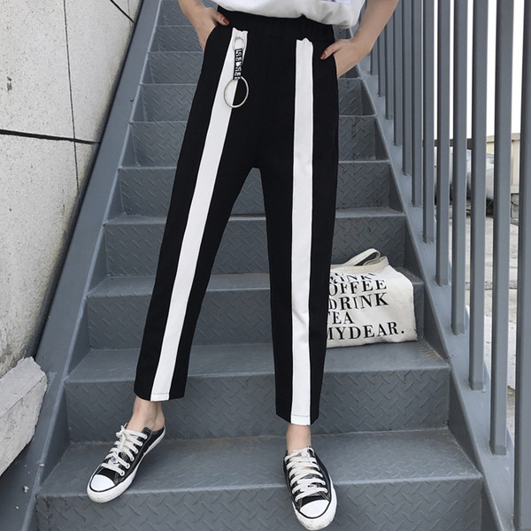 Φθινοπωρινά αθλητικά λευκά παντελόνια