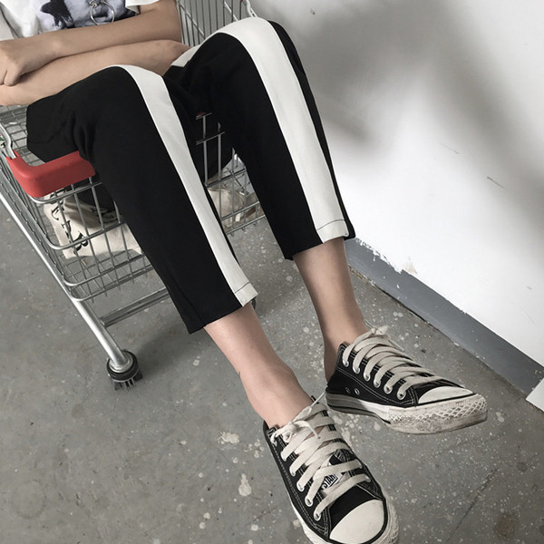 Φθινοπωρινά αθλητικά λευκά παντελόνια