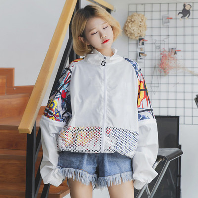 Αθλητικό γυναικείο μπουφάν για το φθινόπωρο με πολύχρωμα μοτίβα και ευρύ μοτίβο