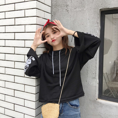 Γυναικεία μπλούζα με floral κεντήματα στα μανίκια