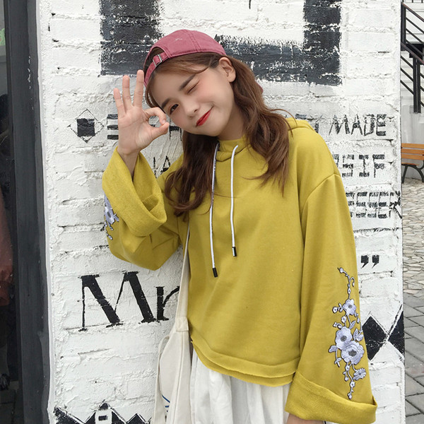 Γυναικεία μπλούζα με floral κεντήματα στα μανίκια