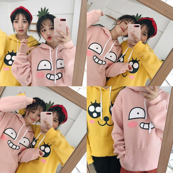 Φούτερ με  κινούμενα σχέδια  σε ένα ευρύ μοτίβο με κουκούλα σε διάφορα χρώματα