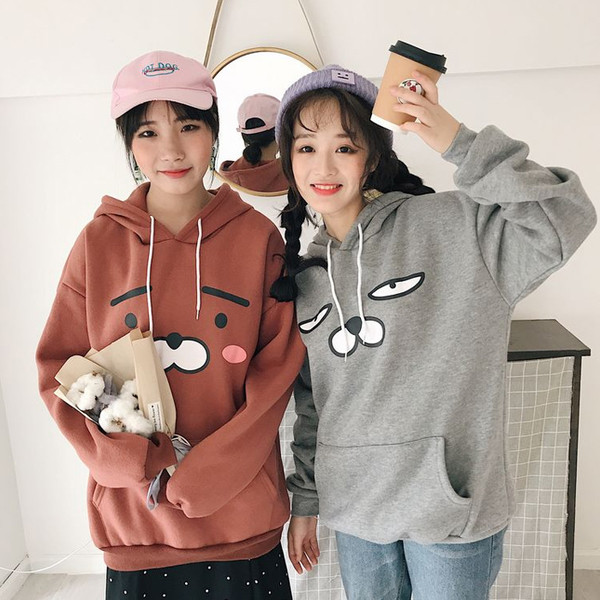 Φούτερ με  κινούμενα σχέδια  σε ένα ευρύ μοτίβο με κουκούλα σε διάφορα χρώματα