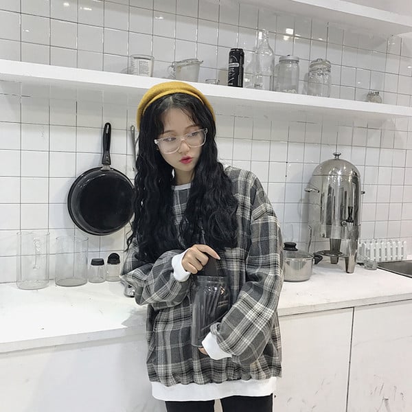 Γυναικεία αθλητική μπλούζα σε ευρύ μοτίβο