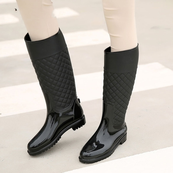 Дамски ежедневни гумени ботуши в два цвята с устойчива подметка