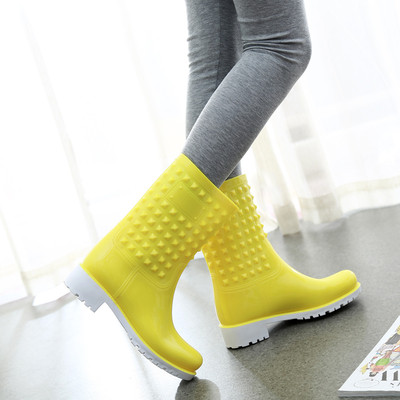 Γυναικείες μπότες φθινοπώρου-χειμώνα σε πολλά χρώματα