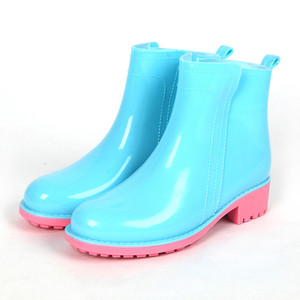 Κομψές γυναικείες  καουτσούκ μπότες με διάφορα χρώματα