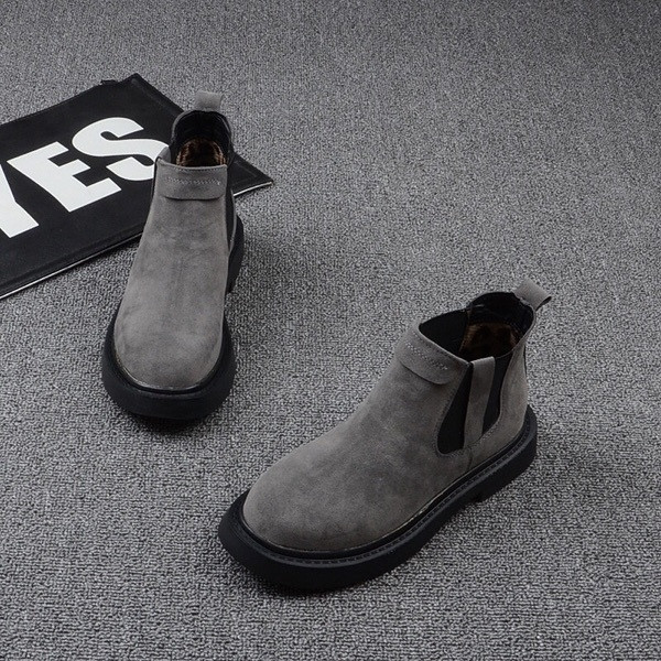 Κομψές ρετρό γυναικείες μπότες σε διάφορα χρώματα