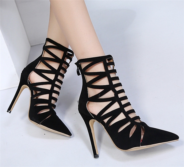 Γυναικεία παπούτσια με ψηλά τακούνια με λεπτούς λορίδες στον αστράγαλο