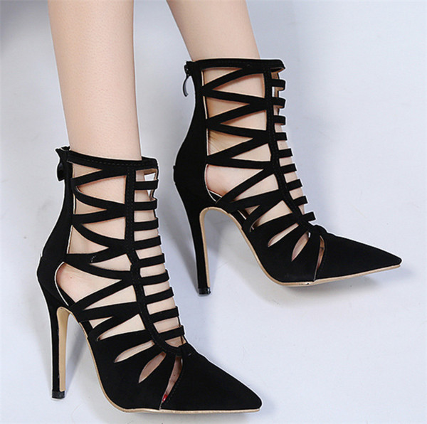 Γυναικεία παπούτσια με ψηλά τακούνια με λεπτούς λορίδες στον αστράγαλο