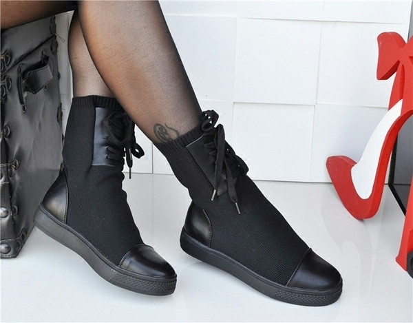 Αθλητικά κομψά γυναικεία με δερμάτινα παπούτσια με κορδόνια γύρω από τον αστράγαλο και άνετη επίπεδη εξωτερική σόλα, 2 χρώματα