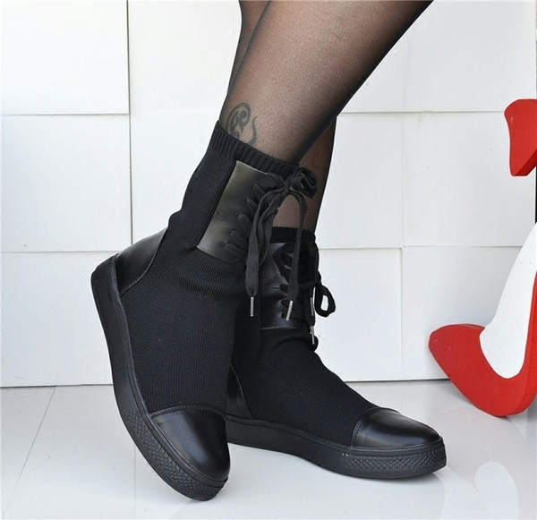 Αθλητικά κομψά γυναικεία με δερμάτινα παπούτσια με κορδόνια γύρω από τον αστράγαλο και άνετη επίπεδη εξωτερική σόλα, 2 χρώματα