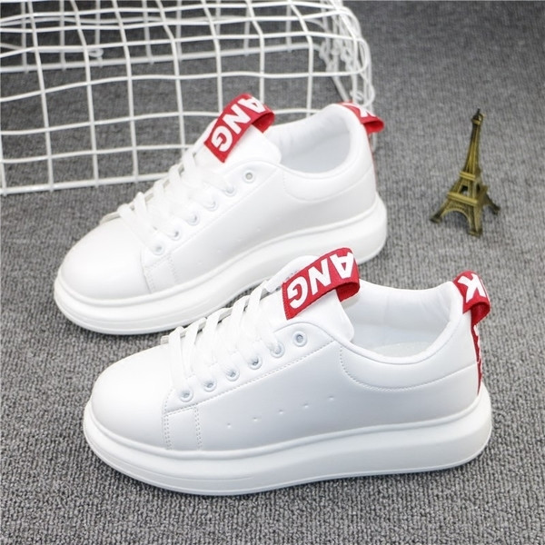 Γυναικεία αθλητικά παπούτσια με ψηλές σόλες