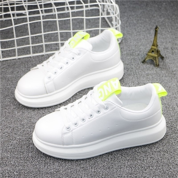 Γυναικεία αθλητικά παπούτσια με ψηλές σόλες