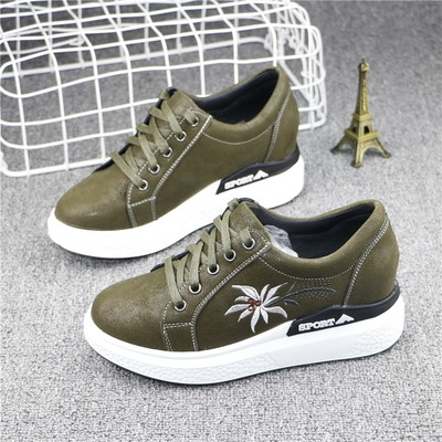 Γυναικεία πάνινα παπούτσια με ψηλή σόλα και floral μοτίβα σε πράσινο και μαύρο χρώμα