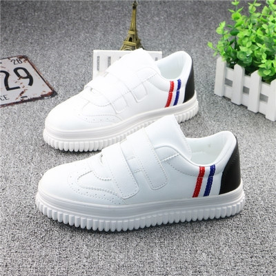 Γυναικεία αθλητικά παπούτσια με λουράκια βελκρό καιμε άνετη σόλα