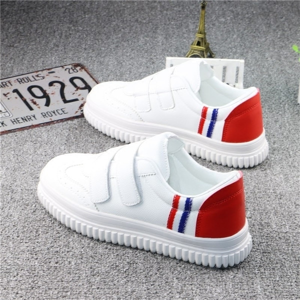 Γυναικεία  αθλητικά παπούτσια με λουράκια βελκρό καιμε άνετη σόλα