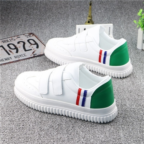 Γυναικεία  αθλητικά παπούτσια με λουράκια βελκρό καιμε άνετη σόλα