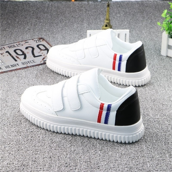 Γυναικεία  αθλητικά παπούτσια με λουράκια βελκρό καιμε άνετη σόλα