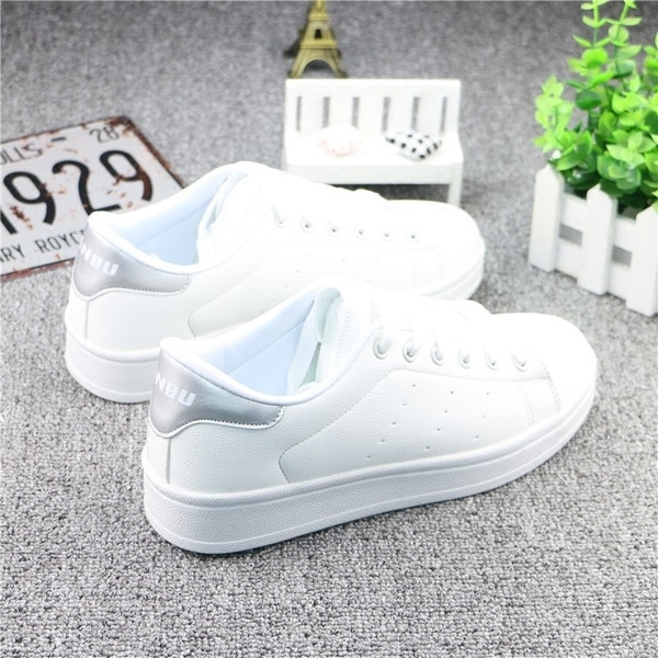 Καθαρά ανοιξιάτικα αθλητικά παπούτσια - 3 μοντέλα