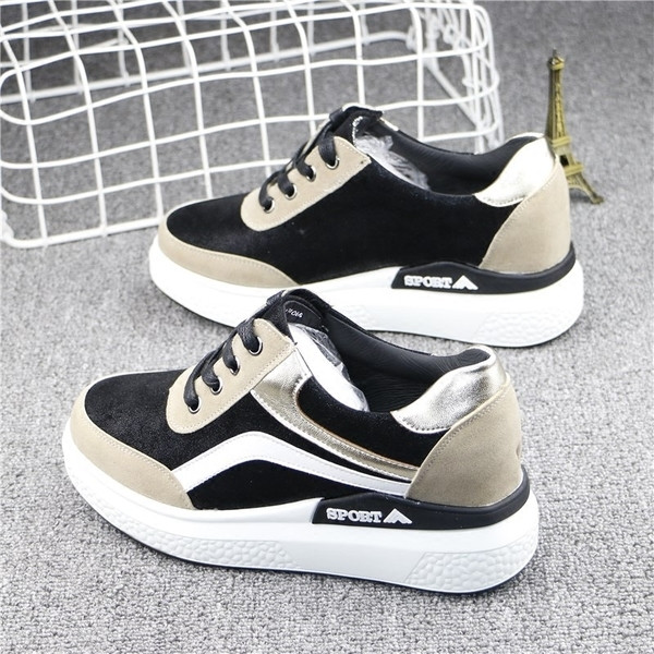 Κομψά γυναικεία παπούτσια με επίπεδη σόλα