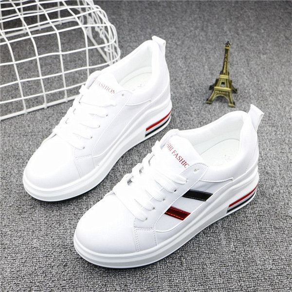 Γυναικεία αθλητικά παπούτσια  για το  φθινόπωρο - 2 σχέδια με χρωματιστές λωρίδες