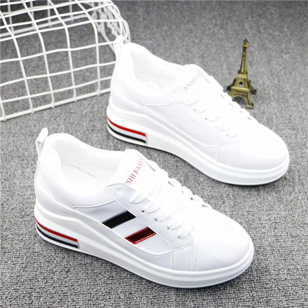 Γυναικεία αθλητικά παπούτσια  για το  φθινόπωρο - 2 σχέδια με χρωματιστές λωρίδες