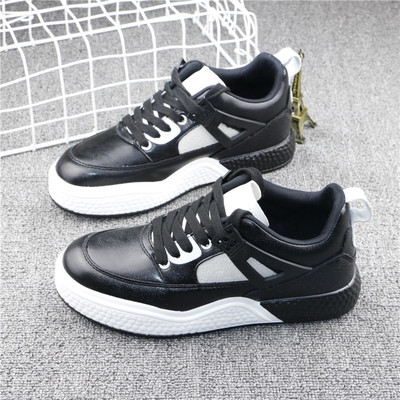 Μοντέρνα γυναικεία παπούτσια σε 3 παραλλαγές