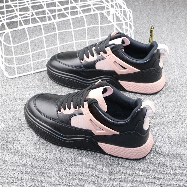 Μοντέρνα γυναικεία παπούτσια σε 3 παραλλαγές