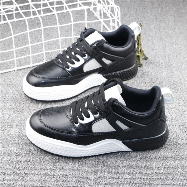 Μοντέρνα γυναικεία παπούτσια σε 3 παραλλαγές