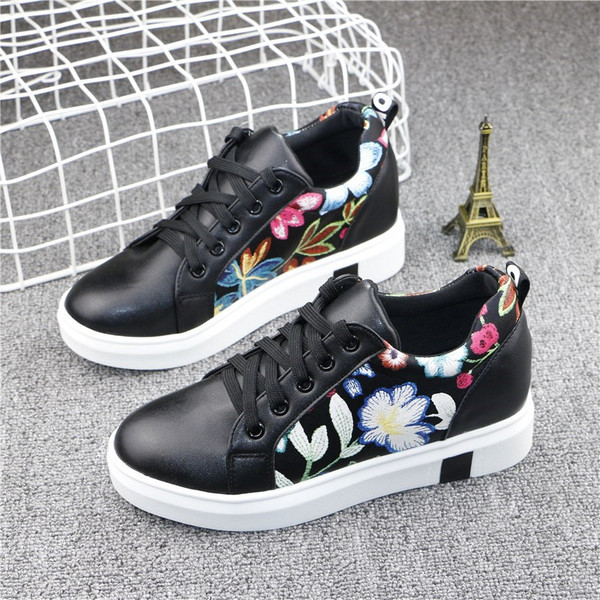 Περιστασιακά casual γυναικεία παπούτσια με floral κεντήματα