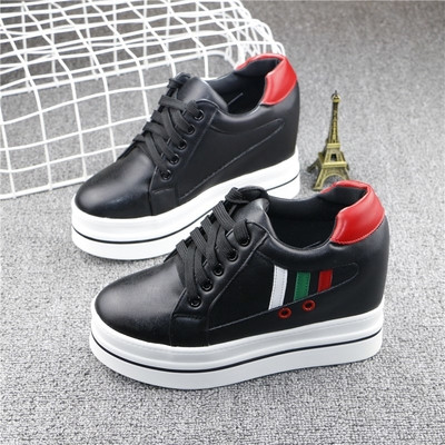 Ψηλά παπούτσια με κορδόνια και παχιά σόλα