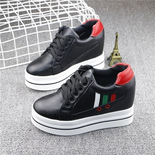 Ψηλά παπούτσια με κορδόνια και παχιά σόλα