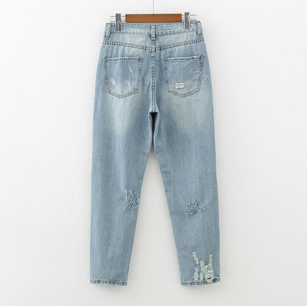 Μοντέρνα γυναικεία ζιν με ραμμένα γόνατα και κέντημα