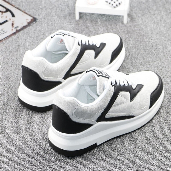 Γυναικεία αθλητικά παπούτσια για την άνοιξη και το φθινοπώρο