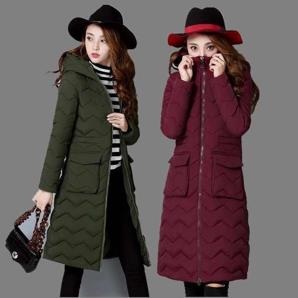 Γυναικεία μακρύ μπουφάν με κολάρο και πολύ πρακτικές μεγάλες τσέπες