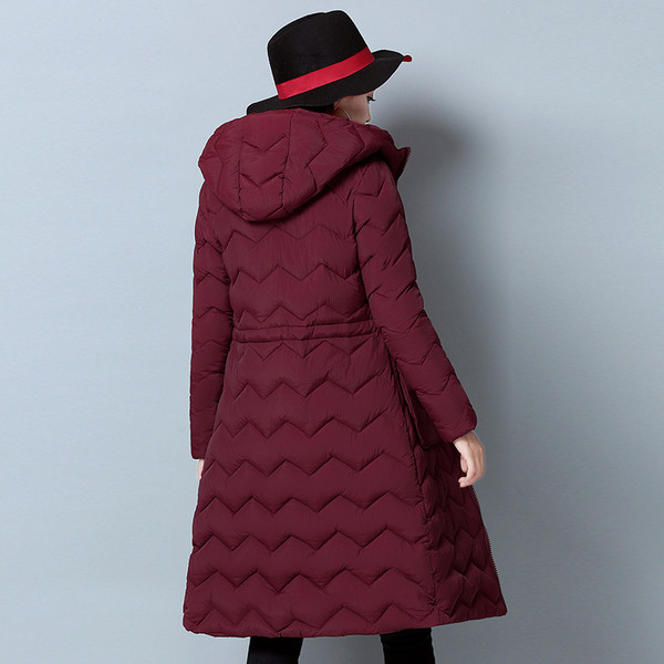 Γυναικεία μακρύ μπουφάν με κολάρο και πολύ πρακτικές μεγάλες τσέπες