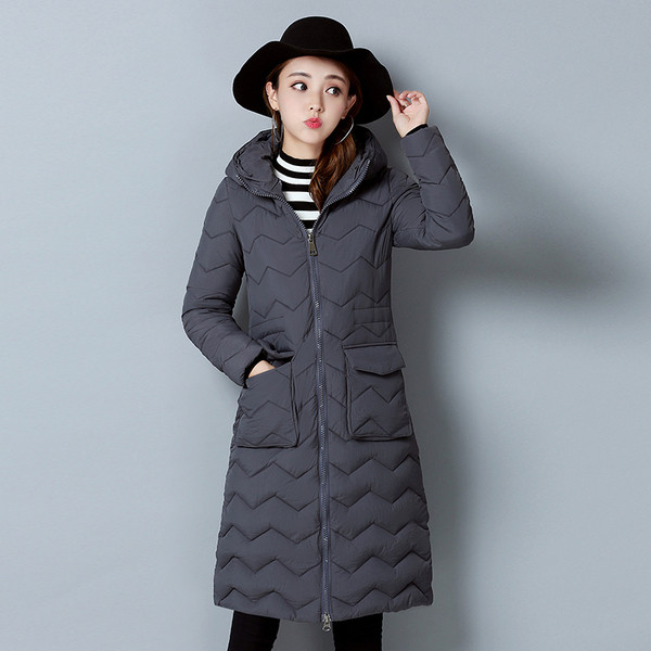 Γυναικεία μακρύ μπουφάν με κολάρο και πολύ πρακτικές μεγάλες τσέπες