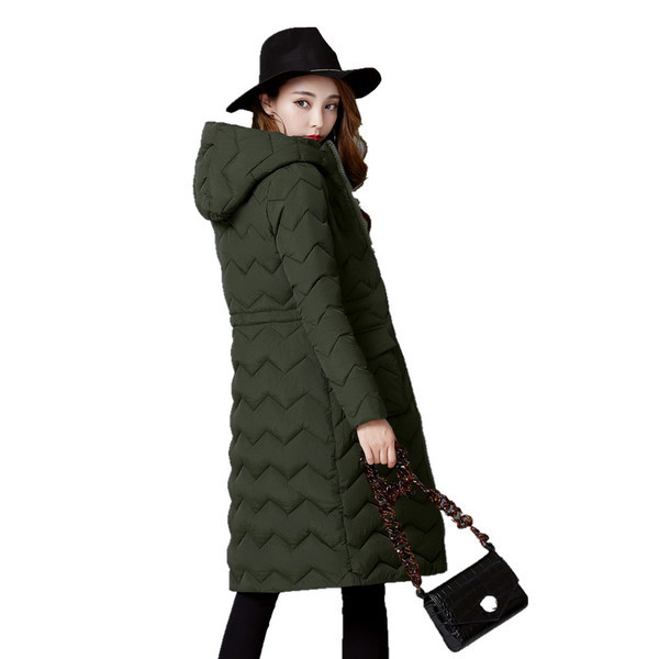 Γυναικεία μακρύ μπουφάν με κολάρο και πολύ πρακτικές μεγάλες τσέπες