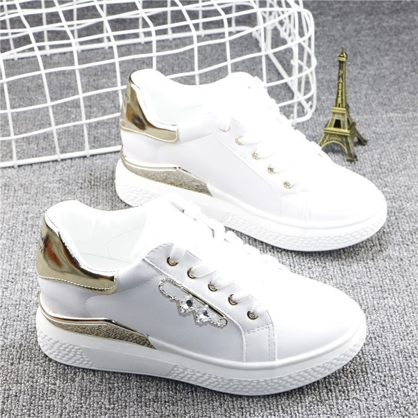 Γυναικεία αθλητικά παπούτσια  με κορδόνια