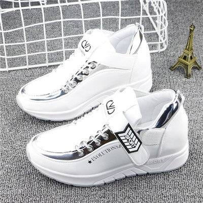 Κομψά γυναικεία παπούτσια με δεμένα μοτίβα