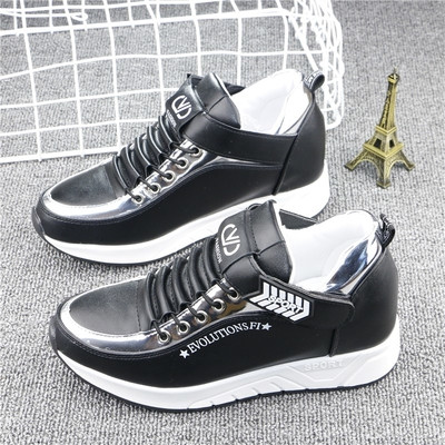 Κομψά γυναικεία παπούτσια με δεμένα μοτίβα