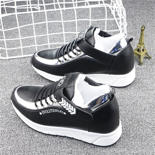 Κομψά γυναικεία παπούτσια με δεμένα μοτίβα