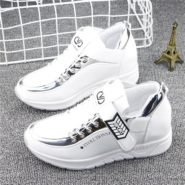 Κομψά γυναικεία παπούτσια με δεμένα μοτίβα