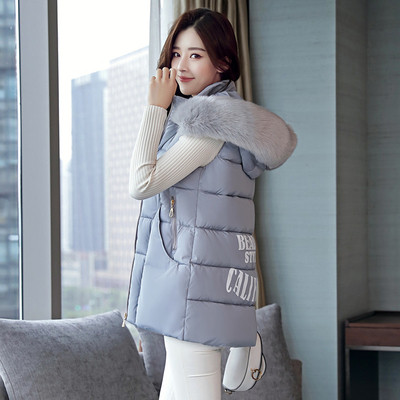 Σπορ κομψό γυναικείο γιλέκο με πολύ απαλή γούνα στην κουκούλα