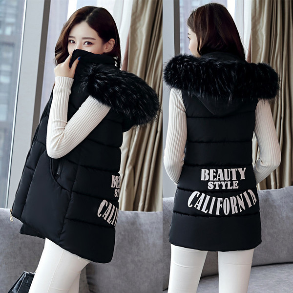 Σπορ κομψό γυναικείο γιλέκο με πολύ απαλή γούνα στην κουκούλα