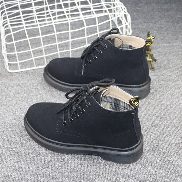 Μοναδικά γυναικεία παπούτσια σε κυκλάμινο και μαύρο χρώμα